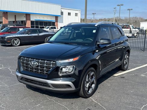 Used 2024 Hyundai Venue SEL image 2