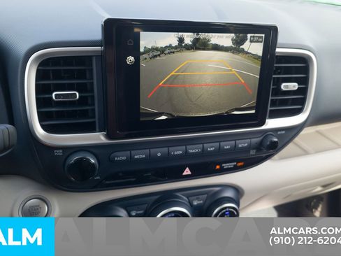 Used 2025 Hyundai Venue Limited image 23