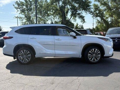 Certified 2021 Toyota Highlander Platinum AWD/4WD image 11
