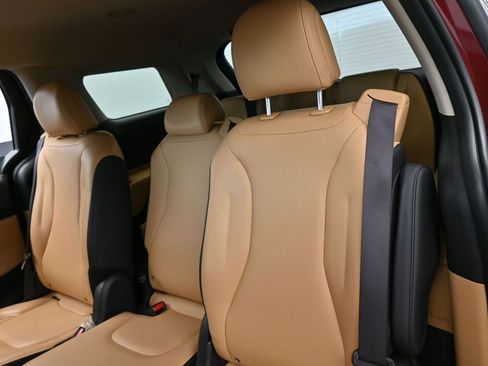 Used 2024 Kia Carnival LX FWD image 29