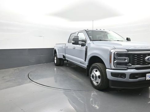 New 2026 Ford F350 Platinum w/ FX4 Off-Road Package AWD/4WD image 2