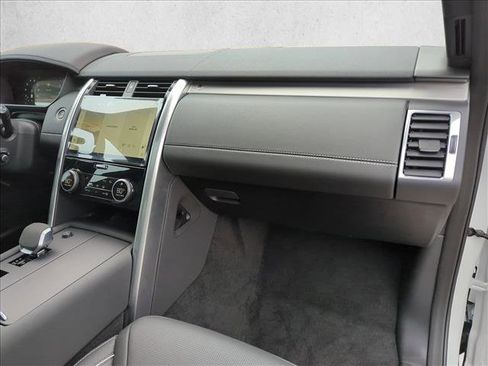 Certified 2024 Land Rover Discovery Dynamic SE image 8