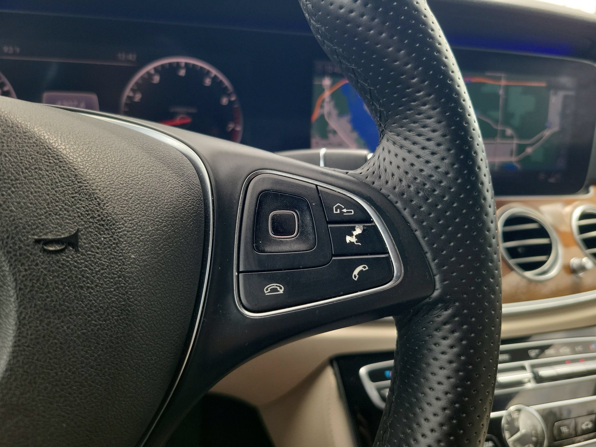 Used 2018 Mercedes-Benz E 300 image 24
