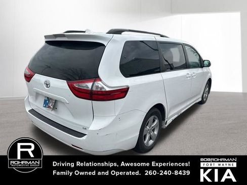 Used 2018 Toyota Sienna LE image 5