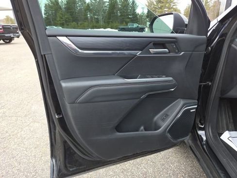 Used 2024 GMC Acadia Elevation w/ Trailering Package image 21