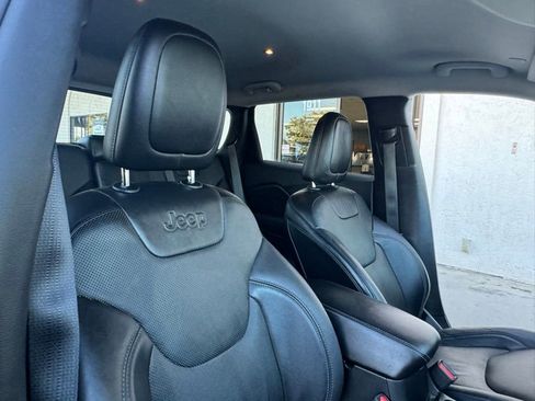 Used 2020 Jeep Cherokee Limited FWD image 23