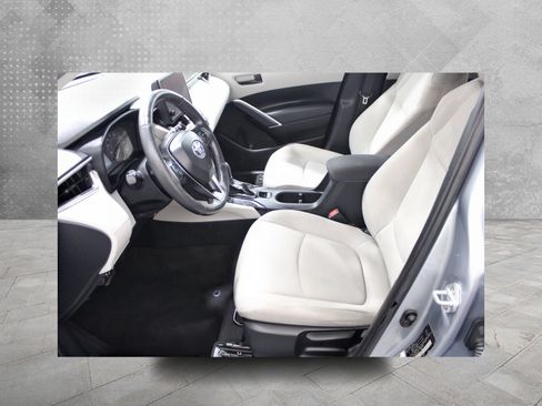 Used 2024 Toyota Corolla Cross LE FWD image 5