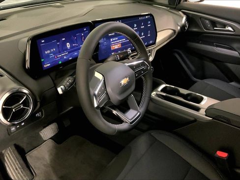 Used 2026 Chevrolet Equinox EV LT w/ Comfort Package FWD image 14