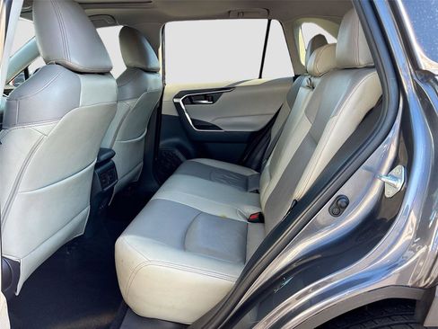 Used 2019 Toyota RAV4 XLE image 27