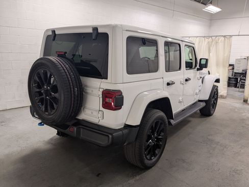Used 2023 Jeep Wrangler Unlimited Sahara w/ Cold Weather Group AWD/4WD image 7