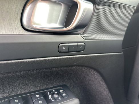 Certified 2025 Volvo XC40 B5 Core image 31
