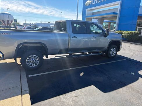Used 2025 Chevrolet Silverado 2500 LT w/ Convenience Package AWD/4WD image 8