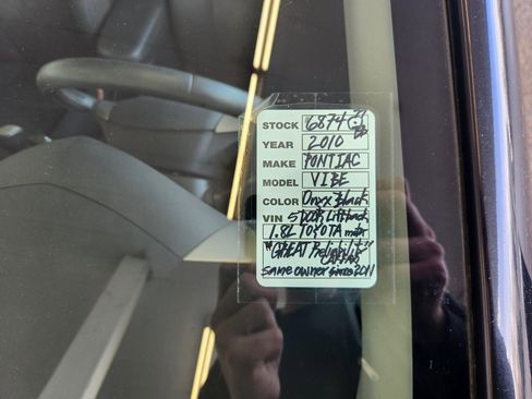 Used 2010 Pontiac Vibe w/ Sun And Sound Package image 17