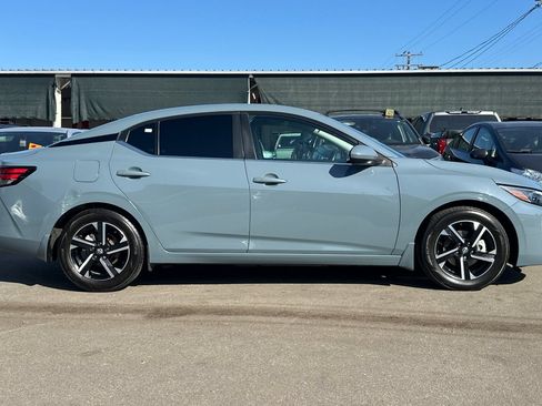 Used 2024 Nissan Sentra SV FWD image 3