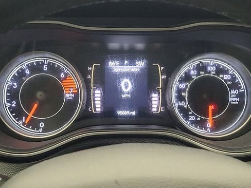 Used 2021 Jeep Cherokee Latitude Plus FWD image 23
