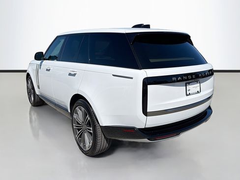 Used 2024 Land Rover Range Rover SE image 3