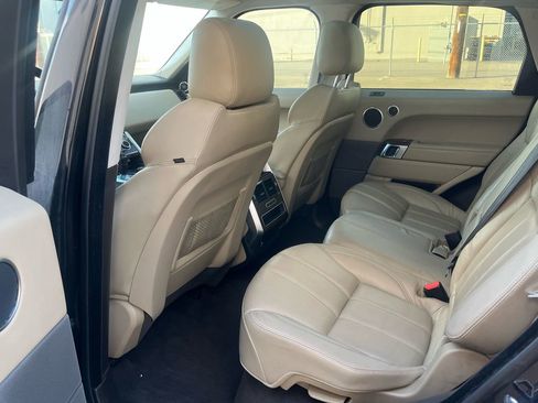 Used 2014 Land Rover Range Rover Sport HSE image 13