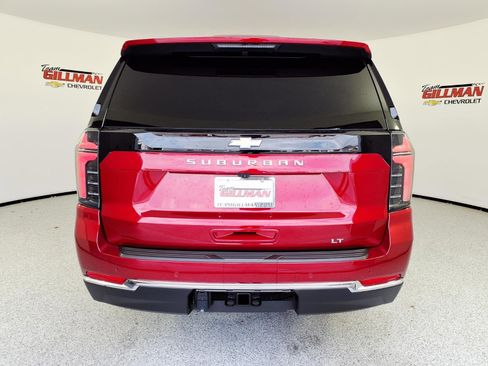 Used 2025 Chevrolet Suburban LT w/ Comfort Package image 6
