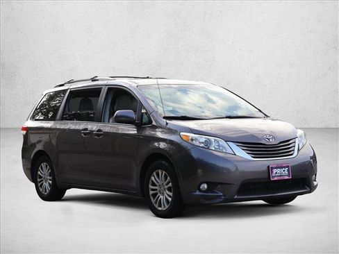 Used 2012 Toyota Sienna XLE FWD image 3