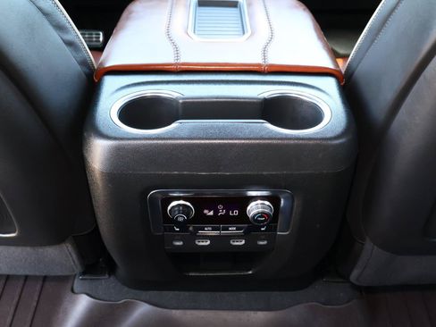 Used 2024 GMC Yukon XL Denali Ultimate AWD/4WD image 16