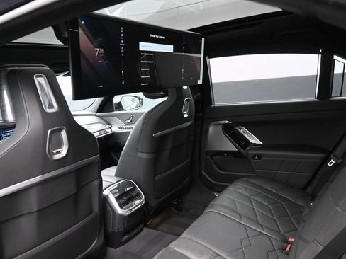Used 2023 BMW 760i xDrive w/ Executive Package AWD/4WD image 25