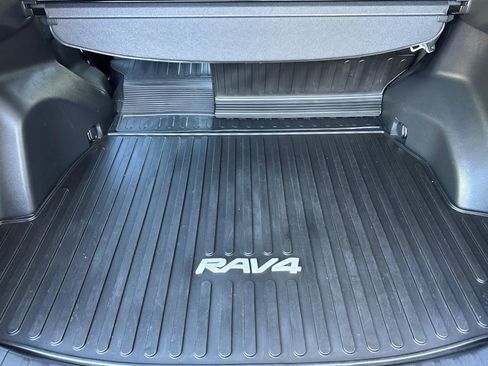 Used 2022 Toyota RAV4 SE w/ Convenience Package AWD/4WD image 15