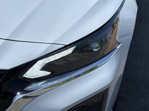 Used 2024 Nissan Altima 2.5 SR image 11