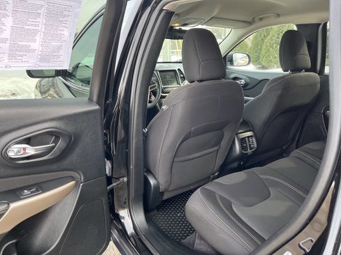 Used 2017 Jeep Cherokee Latitude w/ Cold Weather Group image 24