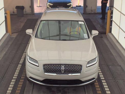 Used 2022 Lincoln Nautilus FWD w/ Premium Package image 2