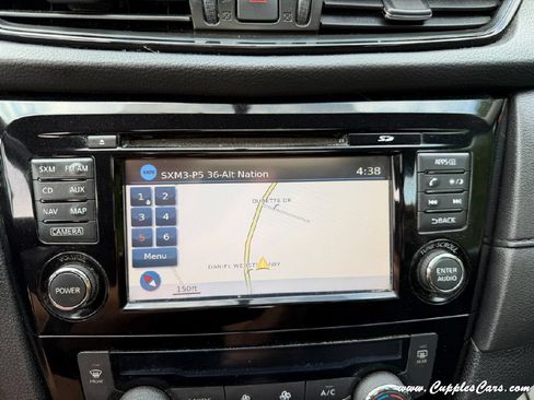 Used 2017 Nissan Rogue SV w/ Sun & Sound Touring Package AWD/4WD image 28