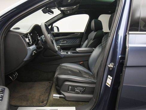 Used 2022 Bentley Bentayga image 20