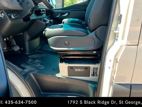 Used 2025 Mercedes-Benz Sprinter 2500 image 17