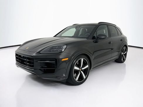 Certified 2025 Porsche Cayenne GTS AWD/4WD image 1
