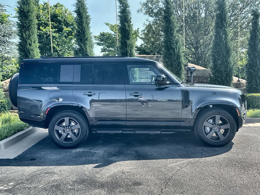 Certified 2025 Land Rover Defender 130 X-Dynamic SE AWD/4WD image 6