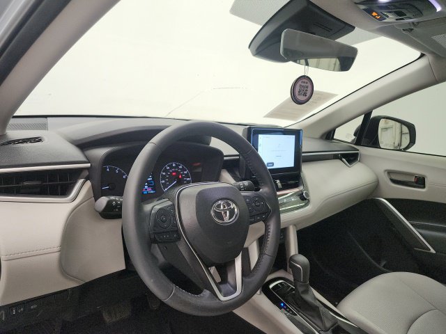 Used 2025 Toyota Corolla Cross LE w/ Moonroof Package FWD image 12