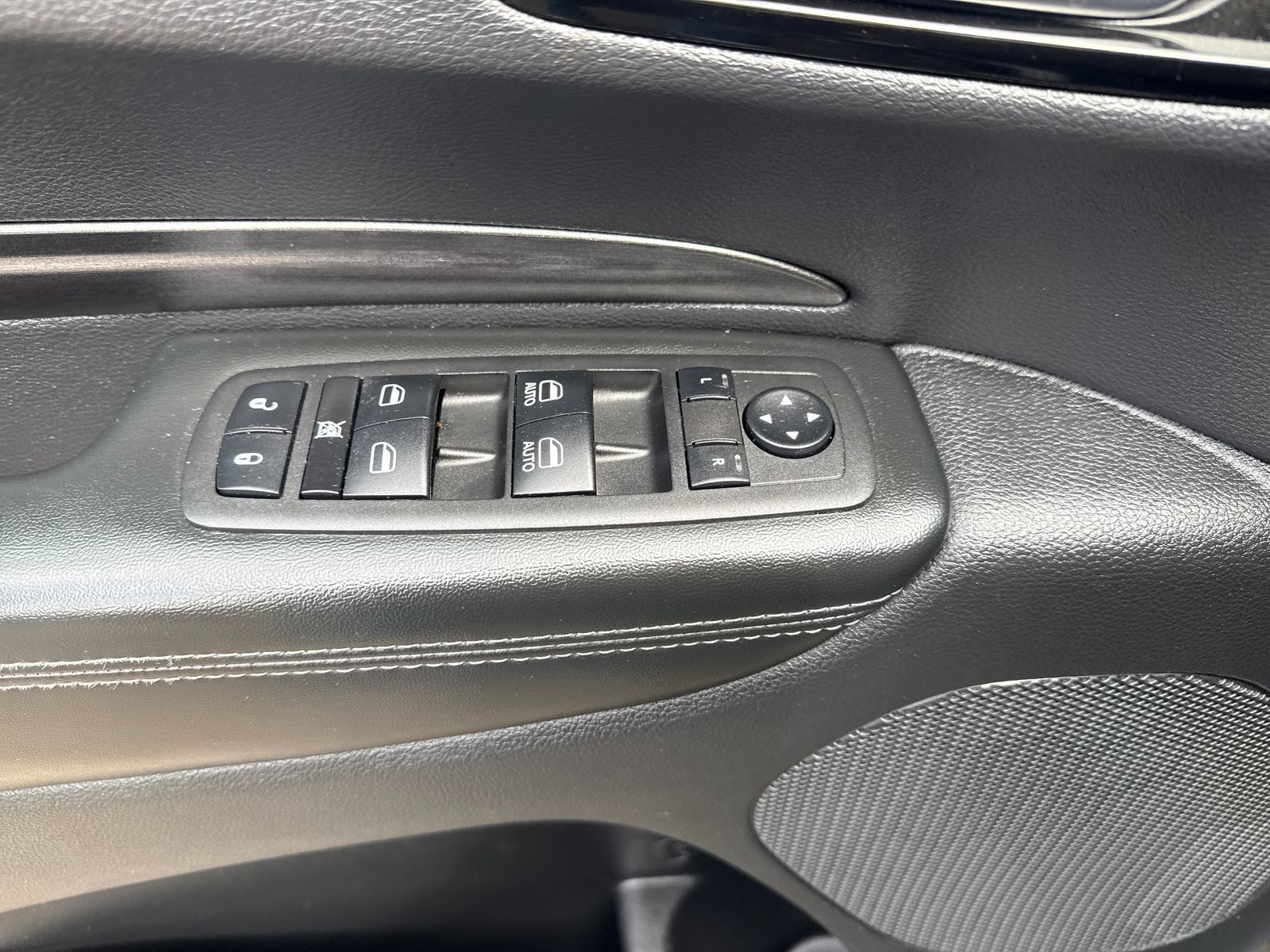 Used 2023 Dodge Durango SXT AWD/4WD image 11