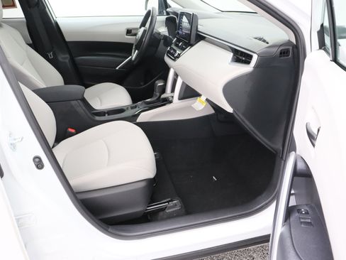 Certified 2023 Toyota Corolla Cross LE w/ Moonroof Package image 37