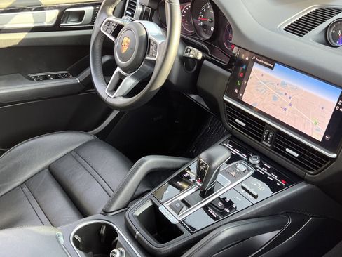 Certified 2023 Porsche Cayenne Platinum Edition image 31