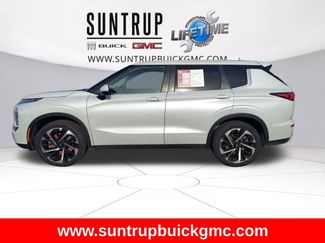 Used 2024 Mitsubishi Outlander SE video 3