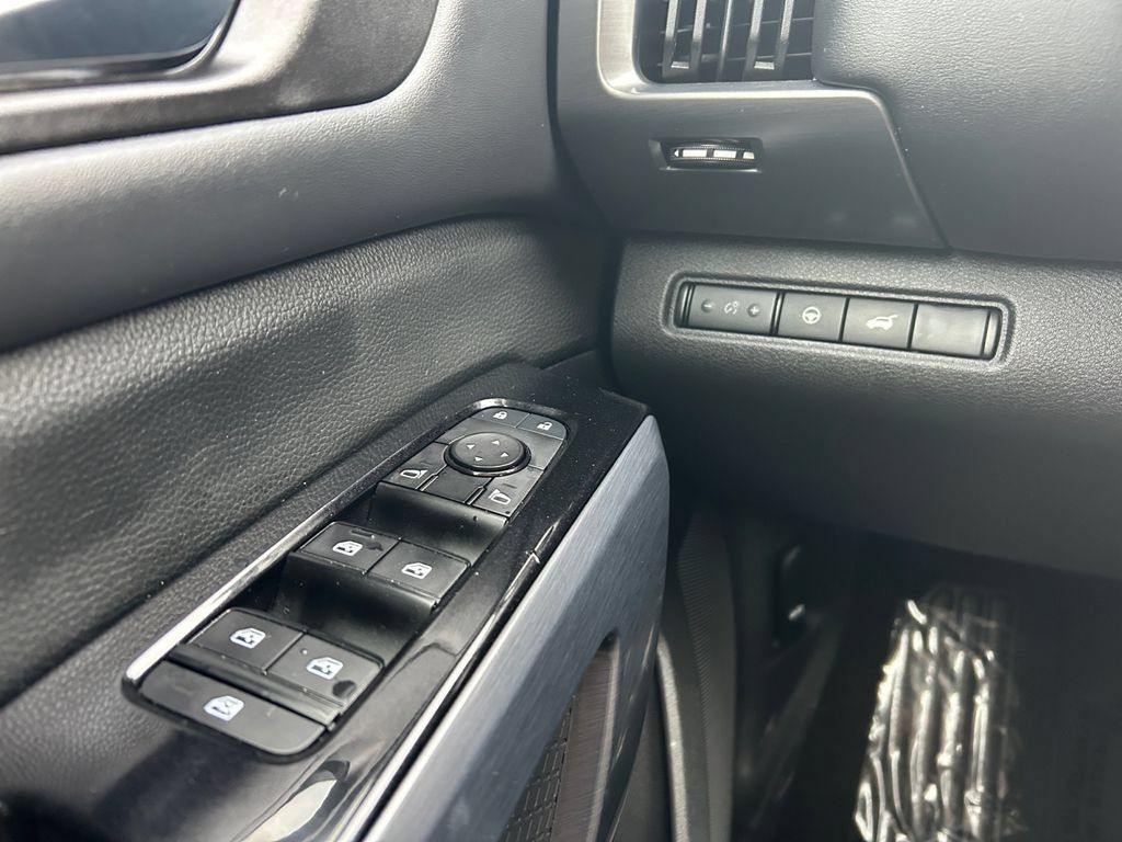 Used 2023 Nissan Pathfinder SL AWD/4WD image 24