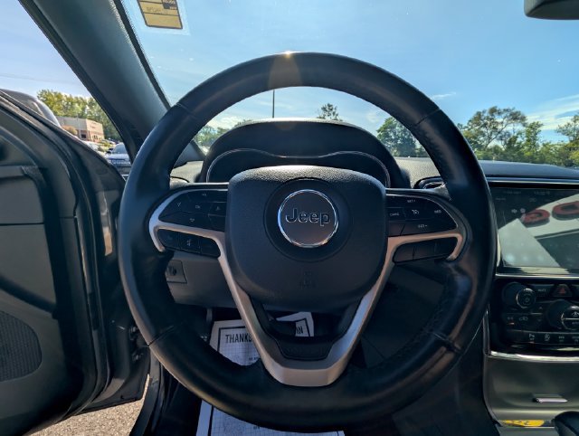 Used 2020 Jeep Grand Cherokee Altitude AWD/4WD image 19