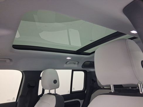 Used 2025 Land Rover Defender 110 S image 12