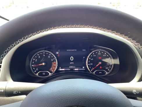 Used 2021 Jeep Renegade Latitude FWD image 14