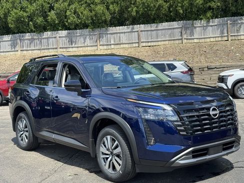 New 2026 Nissan Pathfinder SL AWD/4WD image 2