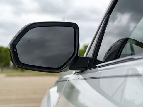 Used 2024 Volkswagen Atlas SE w/ Black Wheel Package image 12