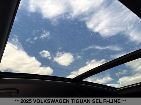 Used 2025 Volkswagen Tiguan SEL R-Line AWD/4WD image 30