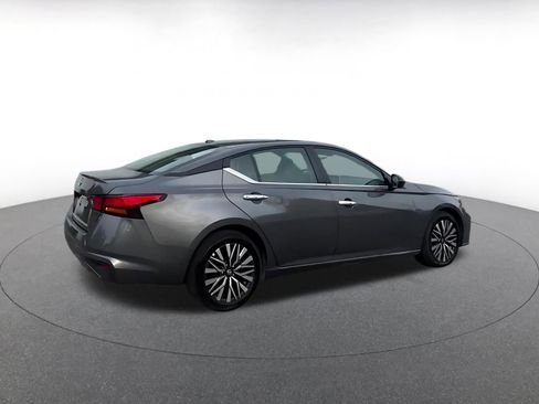 Used 2025 Nissan Altima 2.5 SV image 14