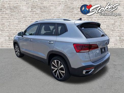 Certified 2023 Volkswagen Taos SE w/ Panoramic Sunroof Package FWD image 6