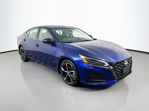 Used 2023 Nissan Altima 2.5 SR w/ SR Premium Package FWD image 1
