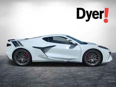 Used 2025 Chevrolet Corvette Z06 w/ Chrome Exterior Badge Package RWD image 2